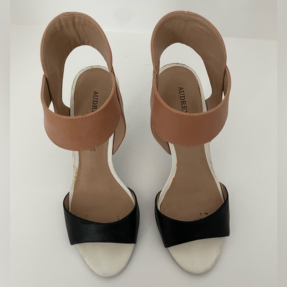 AUDREY BROOKE Tan/Black Ankle Strap Heels, Size 7 - Picture 5 of 5